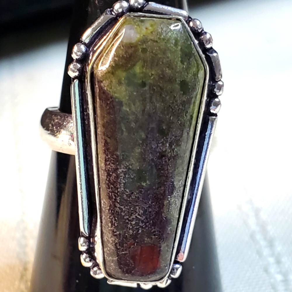 Green Jasper Coffin-Shaped Sterling Ring - Unbranded